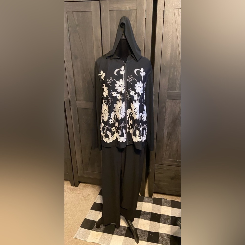 Coldwater Creek Women's Sz XLarge Black 2 piece Sweatsuit Pants Size 16
